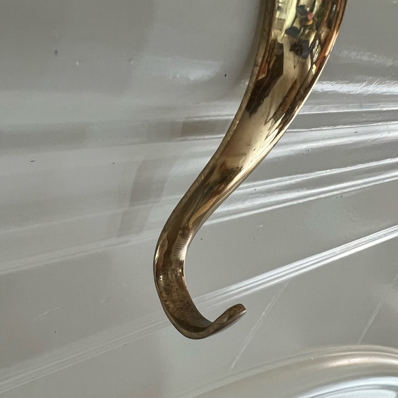 COPY - Gold tone metal cherub mantle hook - Picture 3 of 3